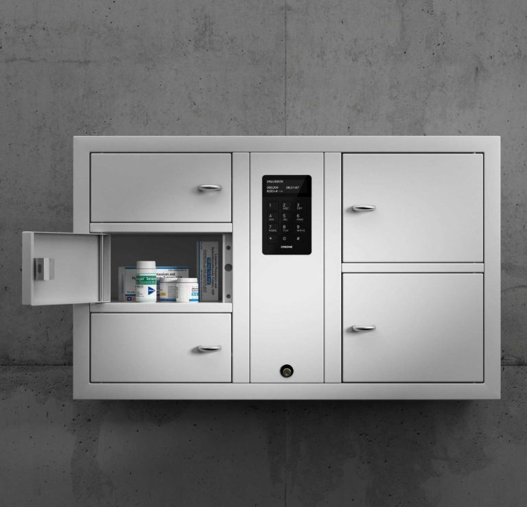 CREONE Valuebox Control 7005 SC Weiße Medikamentenschließfach mit offenem Fach und Aufbewahrung von Produkten.